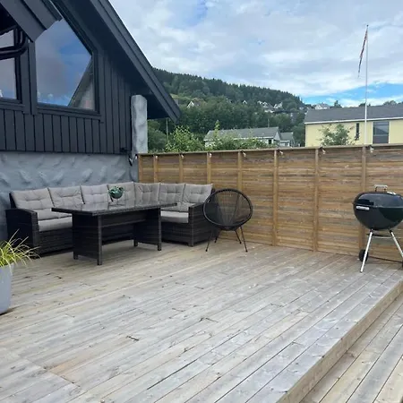 Lykkja - Beautiful Waterfront House Viggja