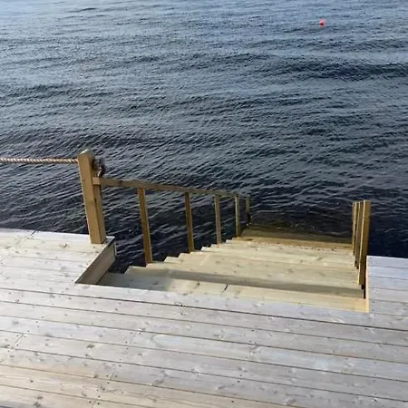 Villa Lykkja - Beautiful Waterfront House *