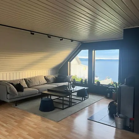 Lykkja - Beautiful Waterfront House Viggja