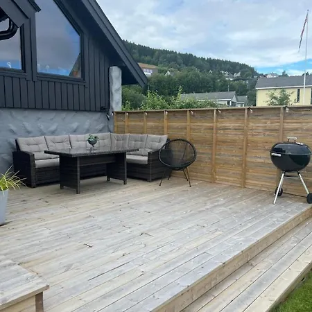 Lykkja - Beautiful Waterfront House *