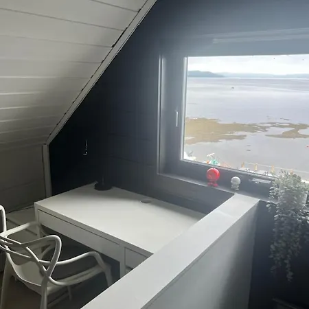 Lykkja - Beautiful Waterfront House Villa