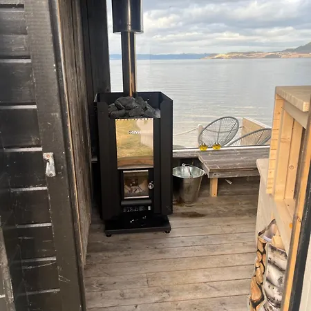 Lykkja - Beautiful Waterfront House